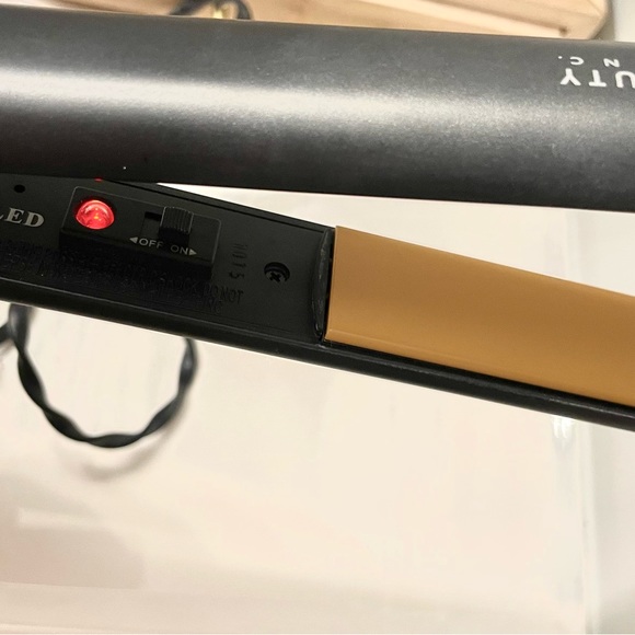 CHI Straightener - Picture 2 of 2